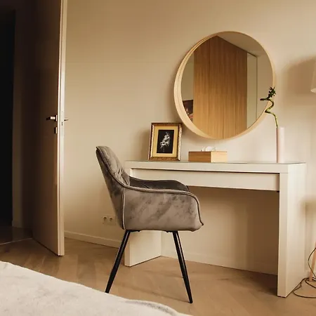 Luxurious, Spacious, Modern Gem. Great Location ! * Warschau