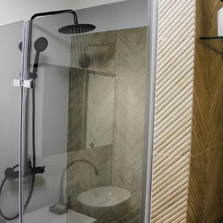 Appartement Luxurious, Spacious, Modern Gem. Great Location !