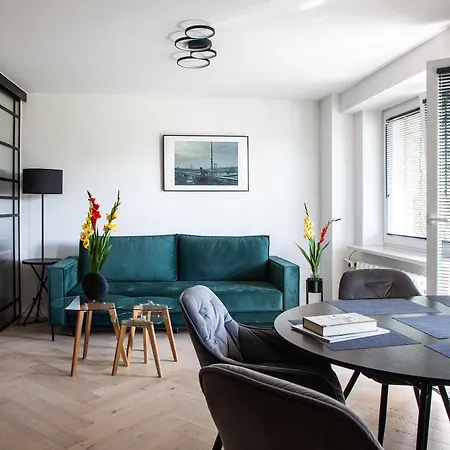 Appartement Luxurious, Spacious, Modern Gem. Great Location !