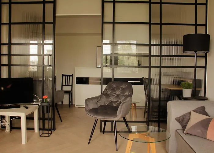 Luxurious, Spacious, Modern Gem. Great Location ! * Warschau