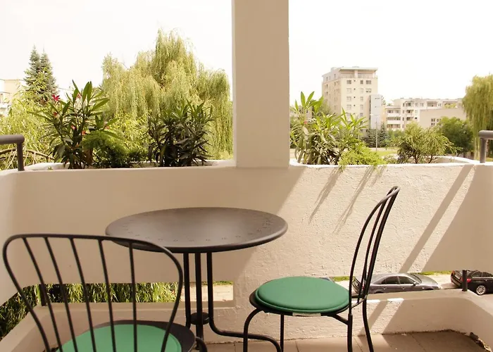 Luxurious, Spacious, Modern Gem. Great Location !