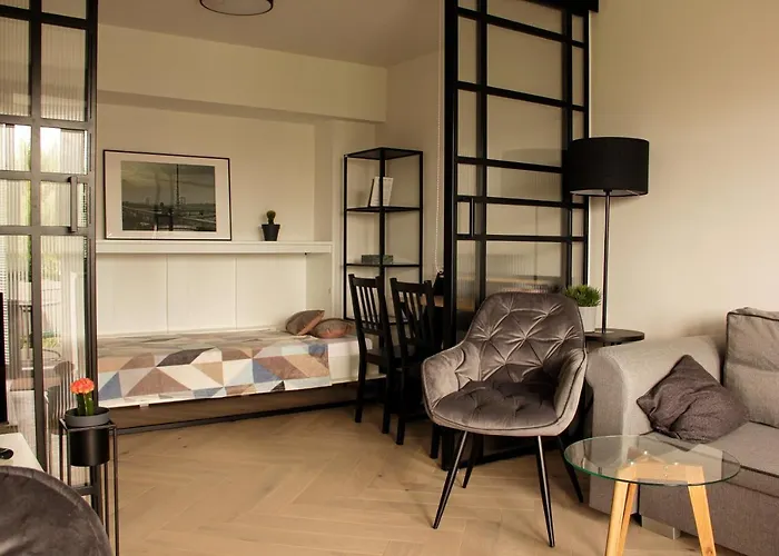 Luxurious, Spacious, Modern Gem. Great Location ! Appartement Warschau