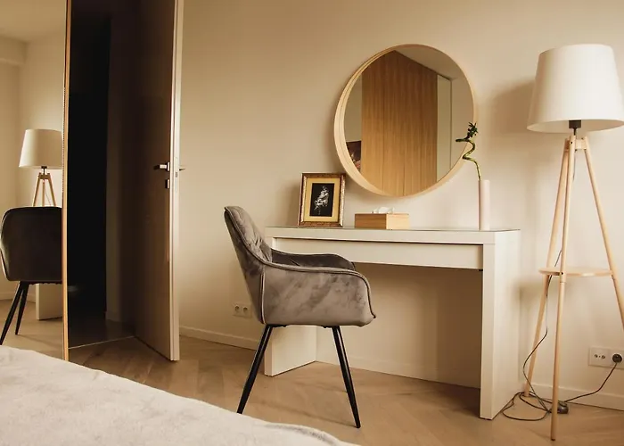 Luxurious, Spacious, Modern Gem. Great Location ! * Warschau