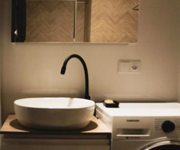 Luxurious, Spacious, Modern Gem. Great Location ! Warschau