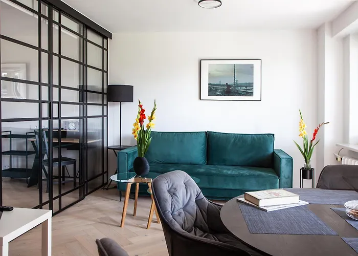 Appartement Luxurious, Spacious, Modern Gem. Great Location !