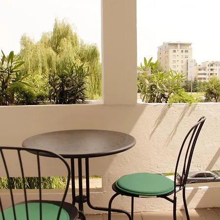 Luxurious, Spacious, Modern Gem. Great Location !