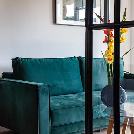 아파트 Luxurious, Spacious, Modern Gem. Great Location ! 바르샤바