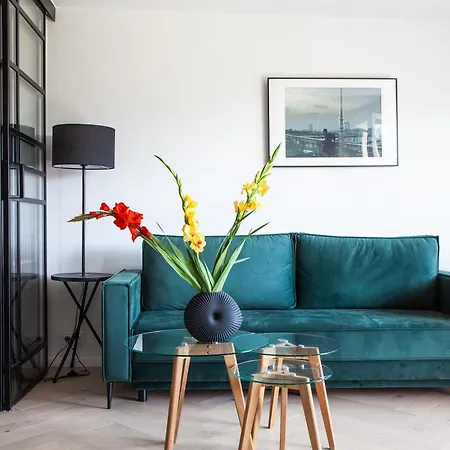 Luxurious, Spacious, Modern Gem. Great Location ! 아파트 바르샤바